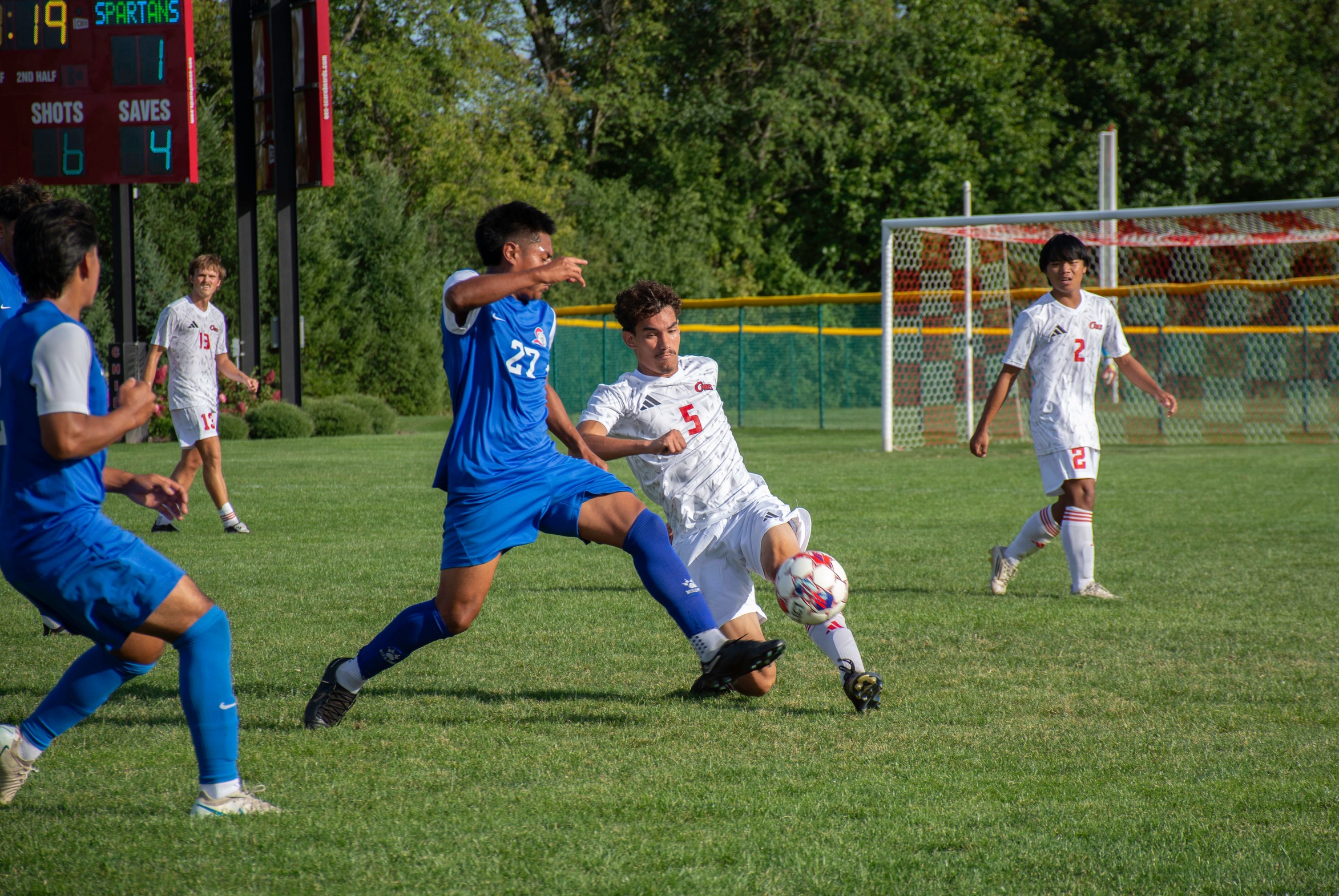 Elgin pulls away in 2nd half to down Chiefs
